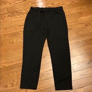 Tapered dress pants with ruffled high-waist